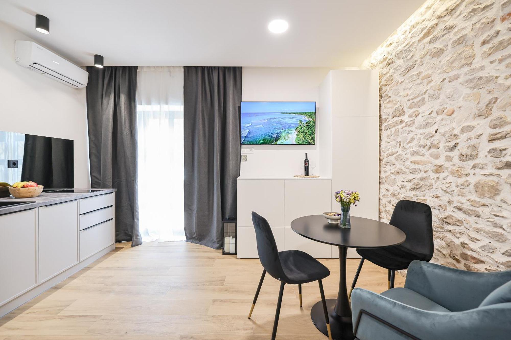Monsignore Zadar Luaran gambar
